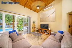 Beautiful 2-BR House Steps from the Beach - Image 4