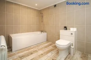 Lavish 2 bed sleeps 5 near Lanark - Image 5