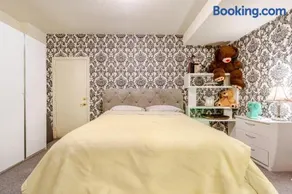 Studio Apartment like semi-bsmt in Casa - Image 1