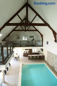 Piscine intérieure privée chauffée 30 min de Versailles - Image 2