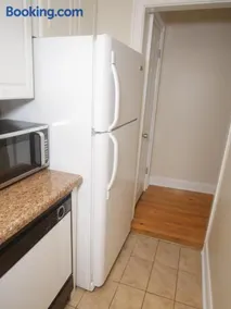 Cozy condo near Buckhead - Image 4