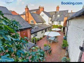 Sebastians Hotel Apartment Oswestry Town Centre Parking - Image 4