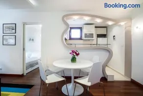 Apartment 18 - Image 3