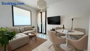 Emma Beach Front Luxury Suite - Image 1