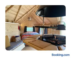 Off GRID Hobbit Hut with Wood Burning Hot tub NO SHOWER - Image 5
