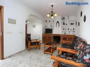 Chalet con piscina aceptamos solo familias con piscina privada y Jardin - Image 1