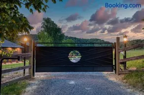 The Cedars Chalet on The Watauga River - Image 3