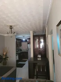 Cozy apartment in the cool hills of Hellshire - Image 3