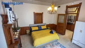 Court St Suite - Image 4