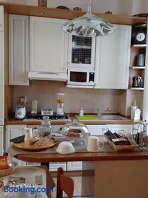 B&b Rosy - Image 1