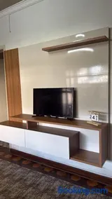 Sobrado completo, confortável e bem localizado - Image 1