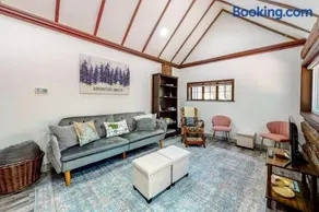 Top Town Retreat - Image 2
