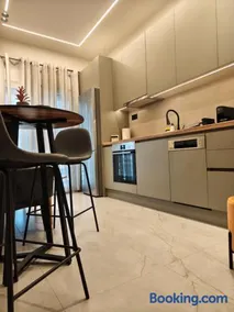Suite AK - Image 1