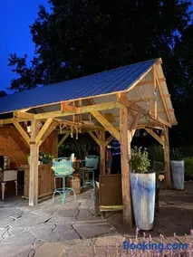 BEACH HAVEN Dog friendly farmette Great for 2 couples - Image 1
