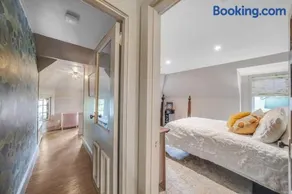 Luxury Loft in Historic Carriage House - Image 2