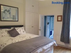 Garden Flat, Ealing - Image 2