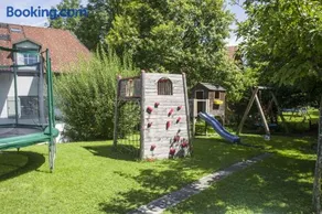 Apartamento vacacional apropiado para familias con jardín, piscina climatizada y sauna | Vistas al jardín - Image 2