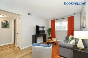 Fremont Stylish Stay - Near K-State with Free Parking - Image 3