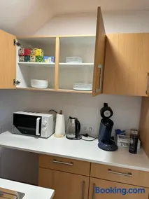 One room apartment in a quiet Location air conditioning - Image 2