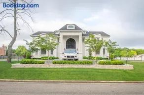 Luxury 4BR Magical Oasis Villa Mansion with Indoor Basketball Court and Pool - Image 1