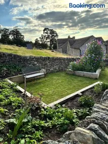 Blackshaw Gap - Charming cottage on a Cheshire Peak District farm - Dining options - Image 4