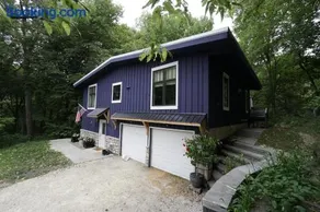 Wooded Riverside Retreat - Image 1