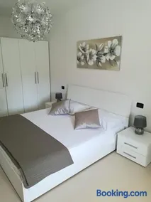Apartment Chuck - Image 2