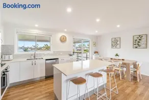 Sunset Waters - Waterfront with Pool - Holiday Yamba - Image 3