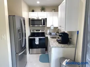 Cozy 1-Bedroom 1-Bathroom w/Parking and Fast Wifi - Image 2
