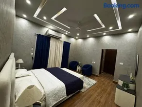 LAHORE VILLA 1 Kanal Ground floor 2 beds, 2 bath, 1 living room, Kitchen ,dinning room - Image 4