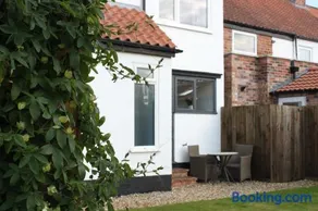 Beautiful 2 Bedroomed Cottage with Garden 10 minutes from Hornsea Beach - Image 1