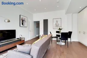 DG1 - Family-Friendly 2-Bed with Garden in Acton - by Short Stories London - Image 5