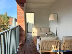 Apartament przy Rynku z Tarasem i Parkingiem - Blisko PreZero Arena - Image 1