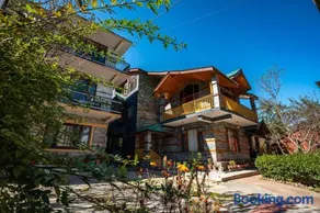 The Northwood Cottages, Boutique Mountain Retreat, Manali , Himalayan Views - Image 2