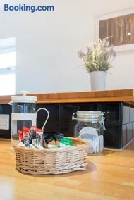 Chesterton Court Apartment - Image 4