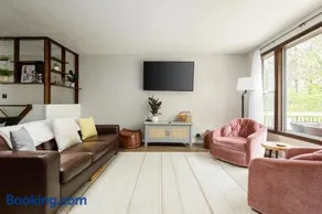 Cozy 3BR Grill Yard Games Walk to Downtown Lake MI - Image 2