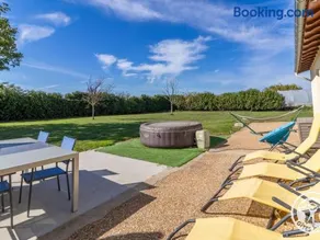 Gîte de charme 4 pers avec spa privatif, terrasse, et équipements complets au cœur d'un village viticole - Image 1