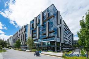 Midnight Luxe 2BR 2Bath 2Car 230 in the heart of Braddon Pool Gym Sauna - Image 2