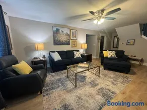 Elevated charming home in Historic Distric - Image 1