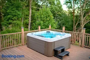 Rustic Ridge Log Cabin: Hot Tub, Games, Views! - Image 2