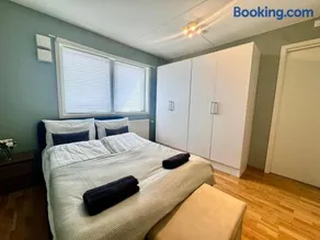 Central Oslo Executive 2-Bedroom Apartment lift Street Parking 8 guests - Image 1