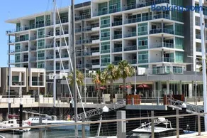 Breakwater Apartment - Image 1