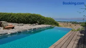 Luxury Retreat With Garden and Pool - Image 4