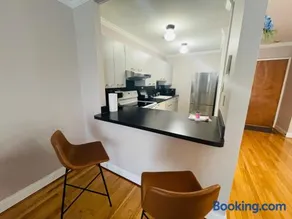 Modern 1BR Near Moss Rehab Monthly Deal - Image 4