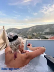 Happinest Private Suite with Jacuzzi - Image 4