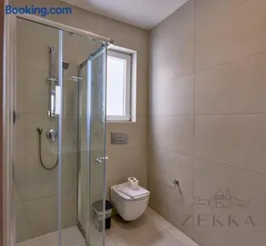 Large 3BR Flat with Exceptional Marina Views - Image 4