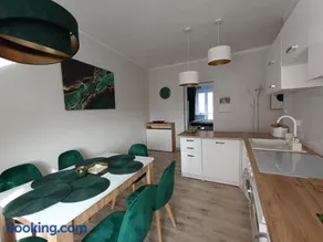 Szmaragdowy apartament przy ulicy Opolskiej - Image 1