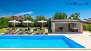 Rustic Villa Peran with outdoor pool in Tinjan - Image 2