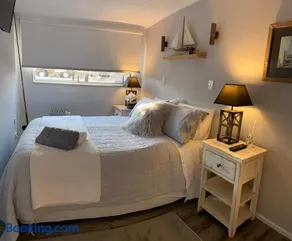 Swamp Fox luxury 2BR Dutch Barge - Image 2