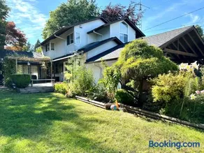 4BR 3BA Family Home - West Side - Free Parking & Pets - Image 1